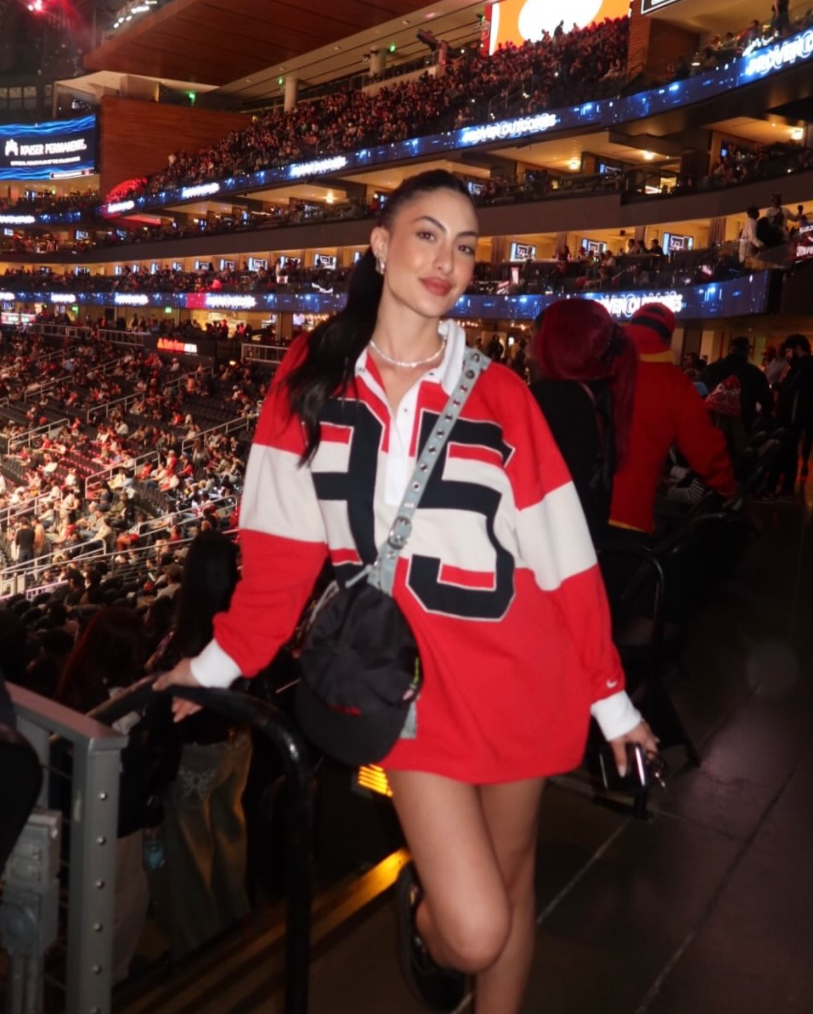 老鹰美女球迷观战 颜值身材俱佳!主队豪取5连胜领先雄鹿5个胜场